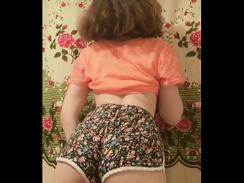 ❤️ Tânără sexy care se dezbracă de pantaloni scurți în fața camerei de filmat ️❌  at ro.kiss-x-max.ru ❌