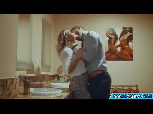 ❤️ Când o blondă cu sânii mari te seduce într-o toaletă publică ️❌  at ro.kiss-x-max.ru ❌